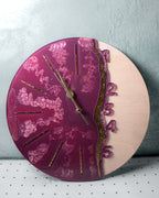 Orologio da parete in legno con plexiglass effetto marble vinaccia e dettagli in foglia oro