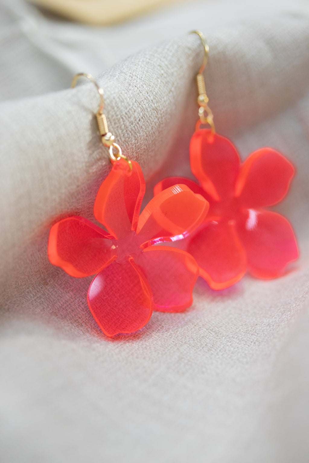FLOWER FLUO - Orecchini pendenti a fiore in plexiglass fluo