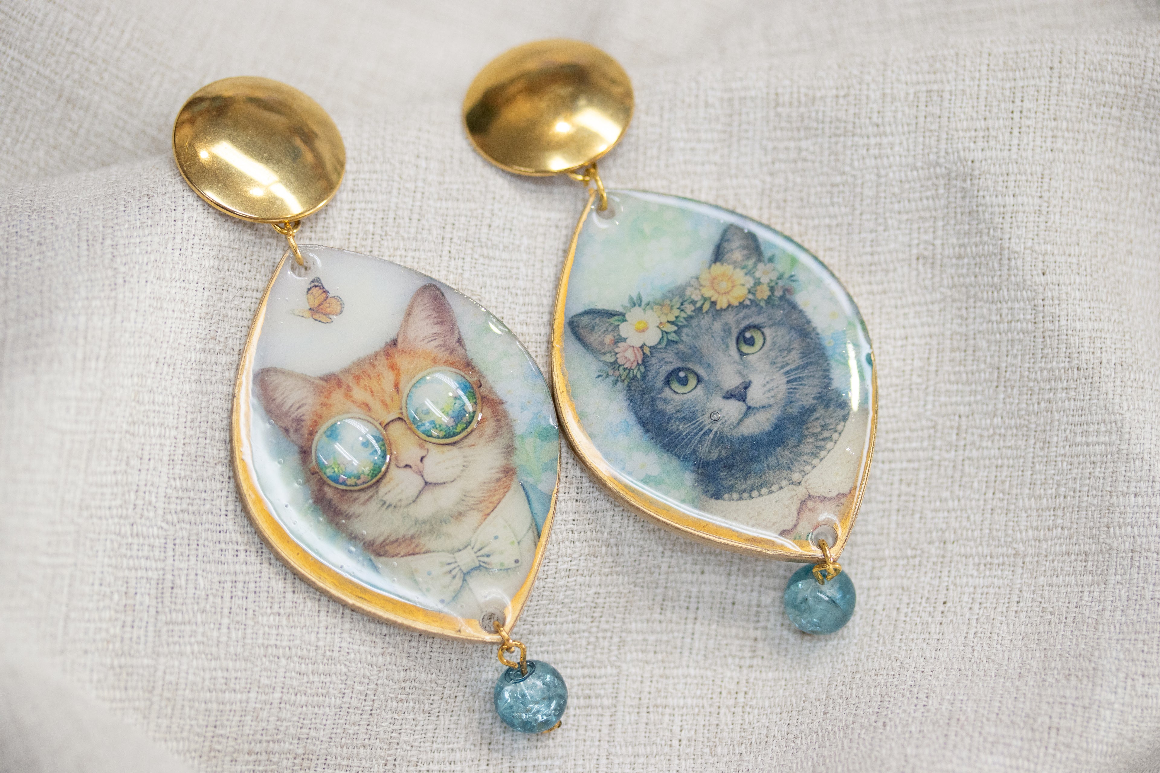 CATS FLOWER - Orecchini gatti in plexiglass e acciaio color oro