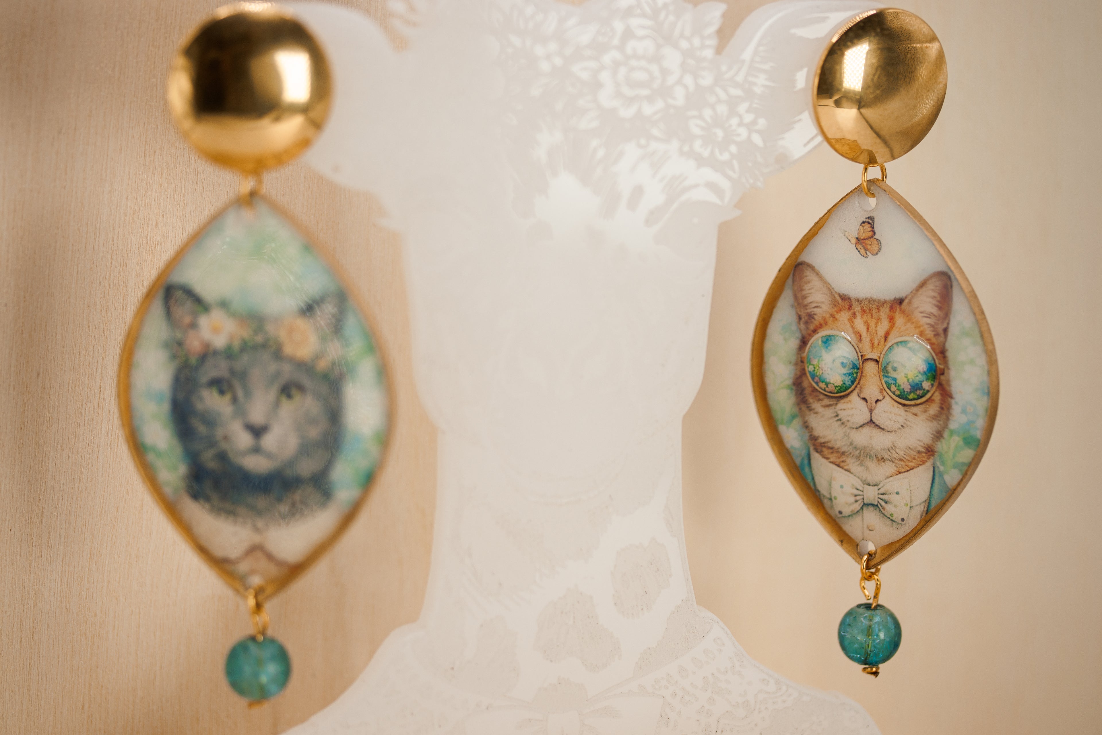 CATS FLOWER - Orecchini gatti in plexiglass e acciaio color oro