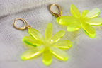 FLOWER DAISY - Orecchini pendenti margherita in plexiglass fluo