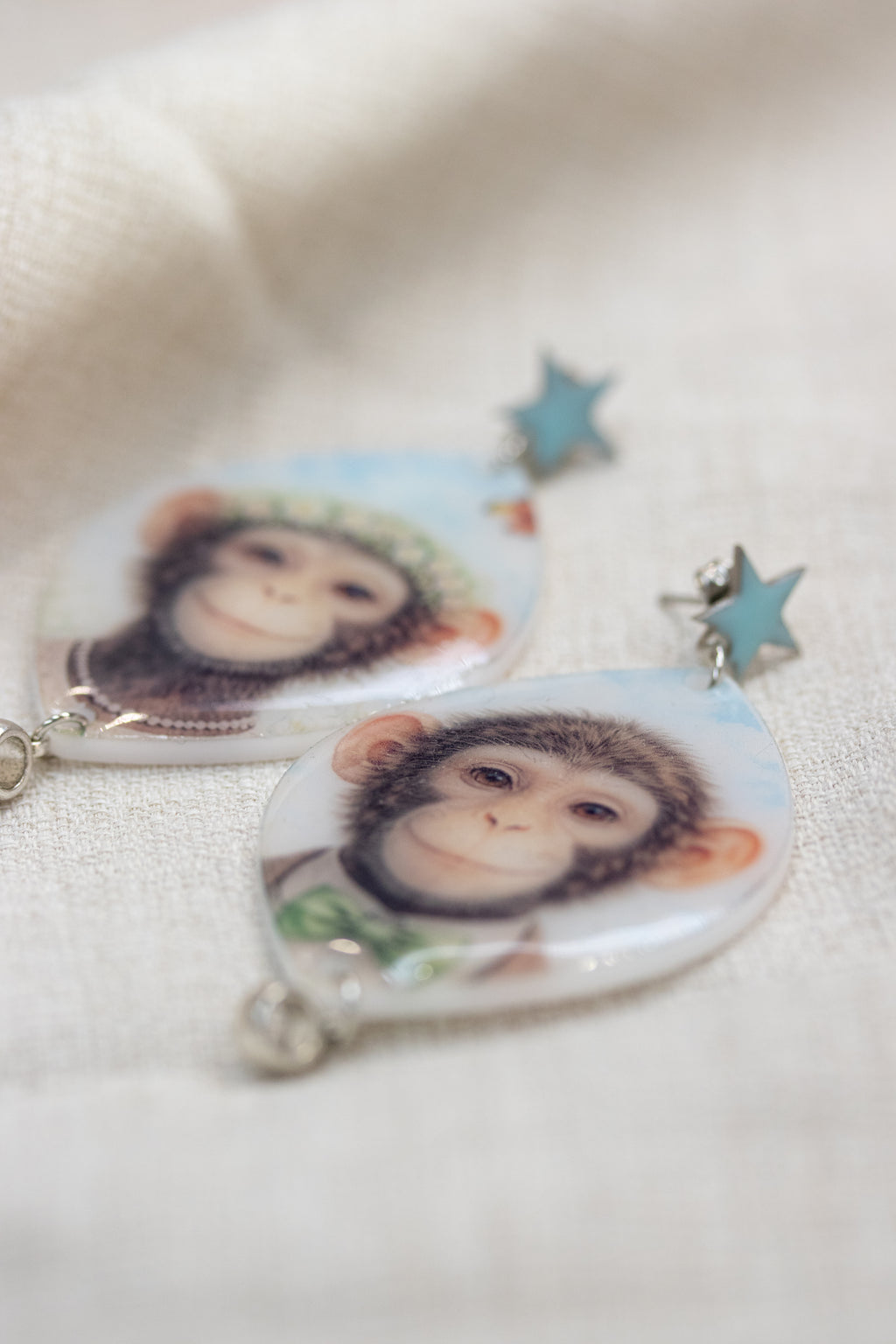 STAR MONKEY - Orecchini Scimmia in Plexiglass con stella in Acciaio argento