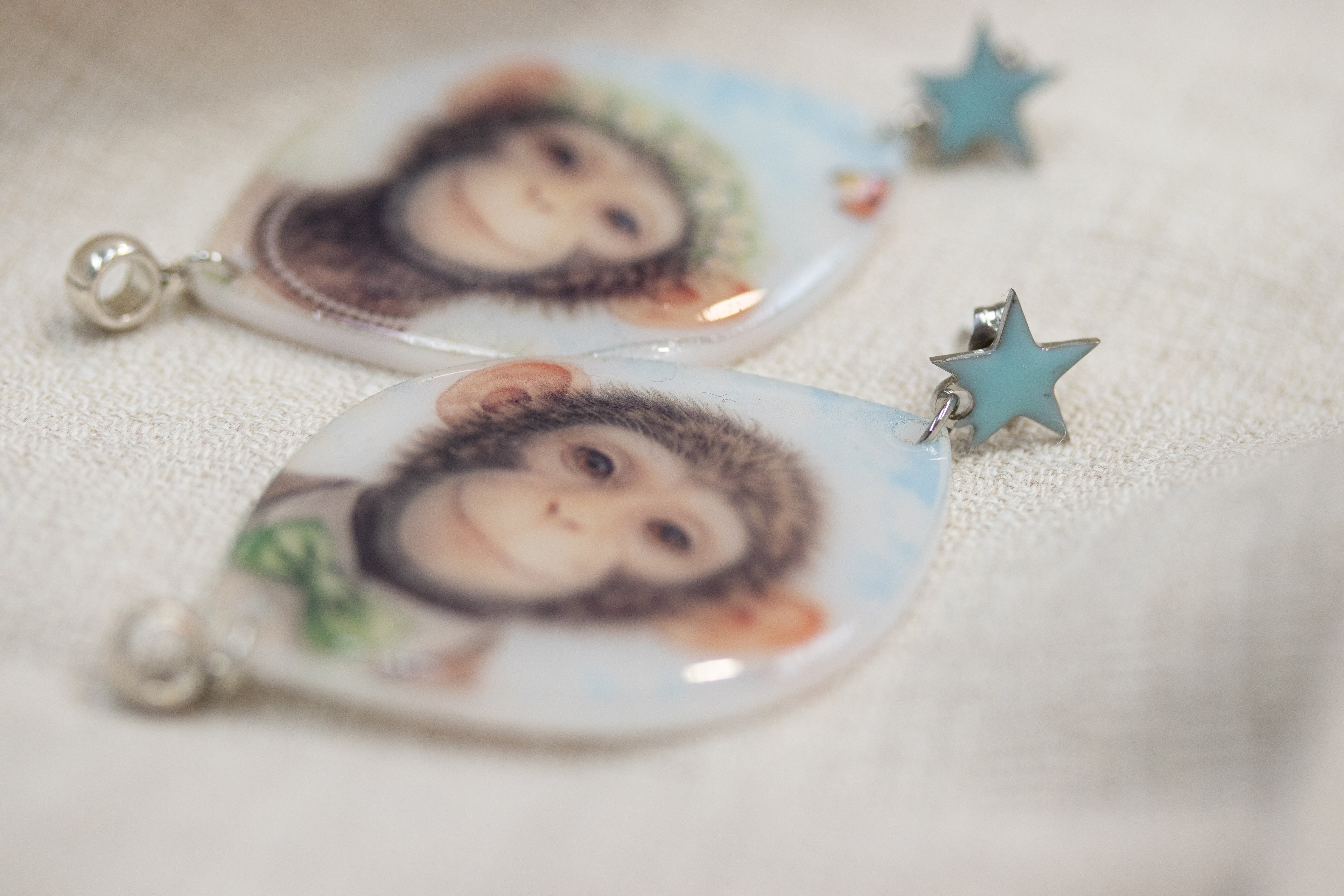 STAR MONKEY - Orecchini Scimmia in Plexiglass con stella in Acciaio argento