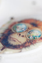 INDIAN MONKEY - Orecchini Scimmia in Plexiglass con piuma nera e Acciaio argento