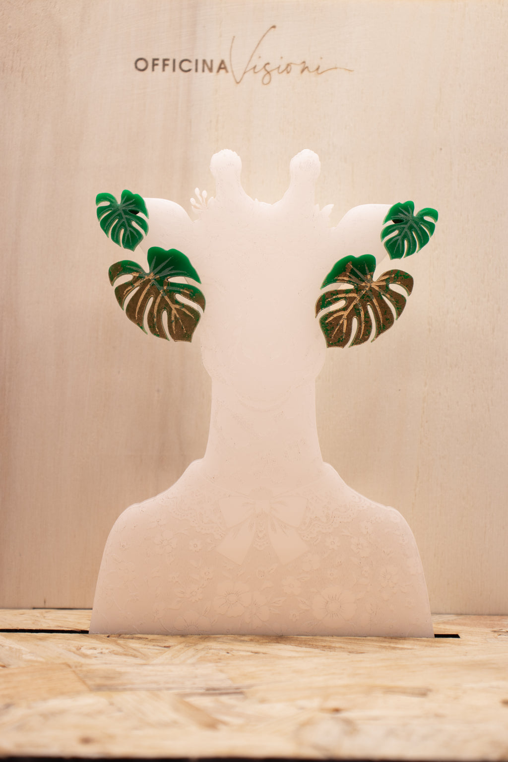 MONSTERA GOLD - Orecchini a lobo foglia di Monstera in plexiglass e oro