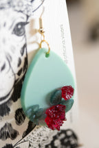 FLOWER DROP - Orecchini pendenti a goccia in plexiglass con fiori in resina