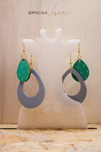 DOUBLE DROP - Orecchini pendenti in plexiglass e legno inciso acquistabili in coppia