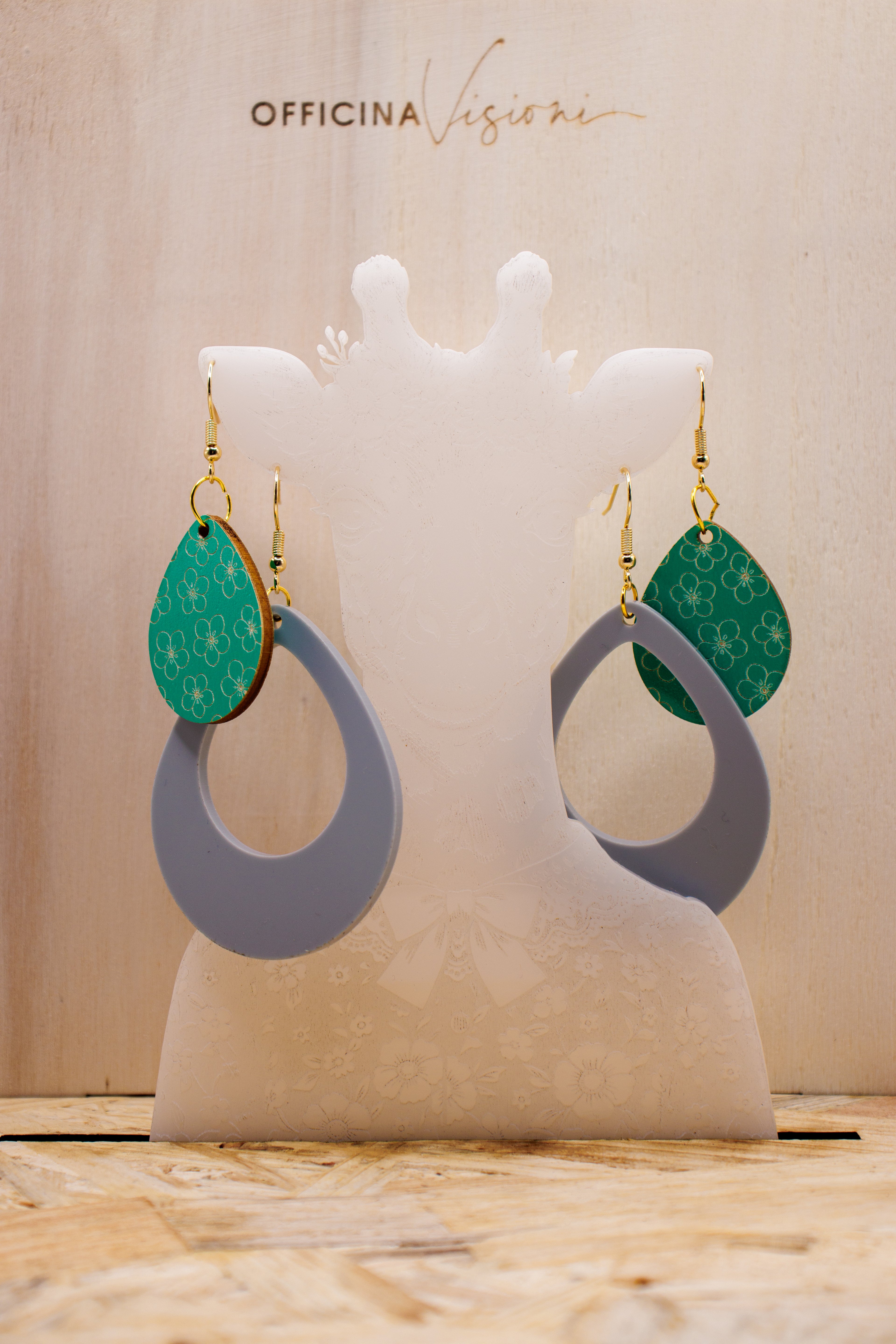 DOUBLE DROP - Orecchini pendenti in plexiglass e legno inciso acquistabili in coppia