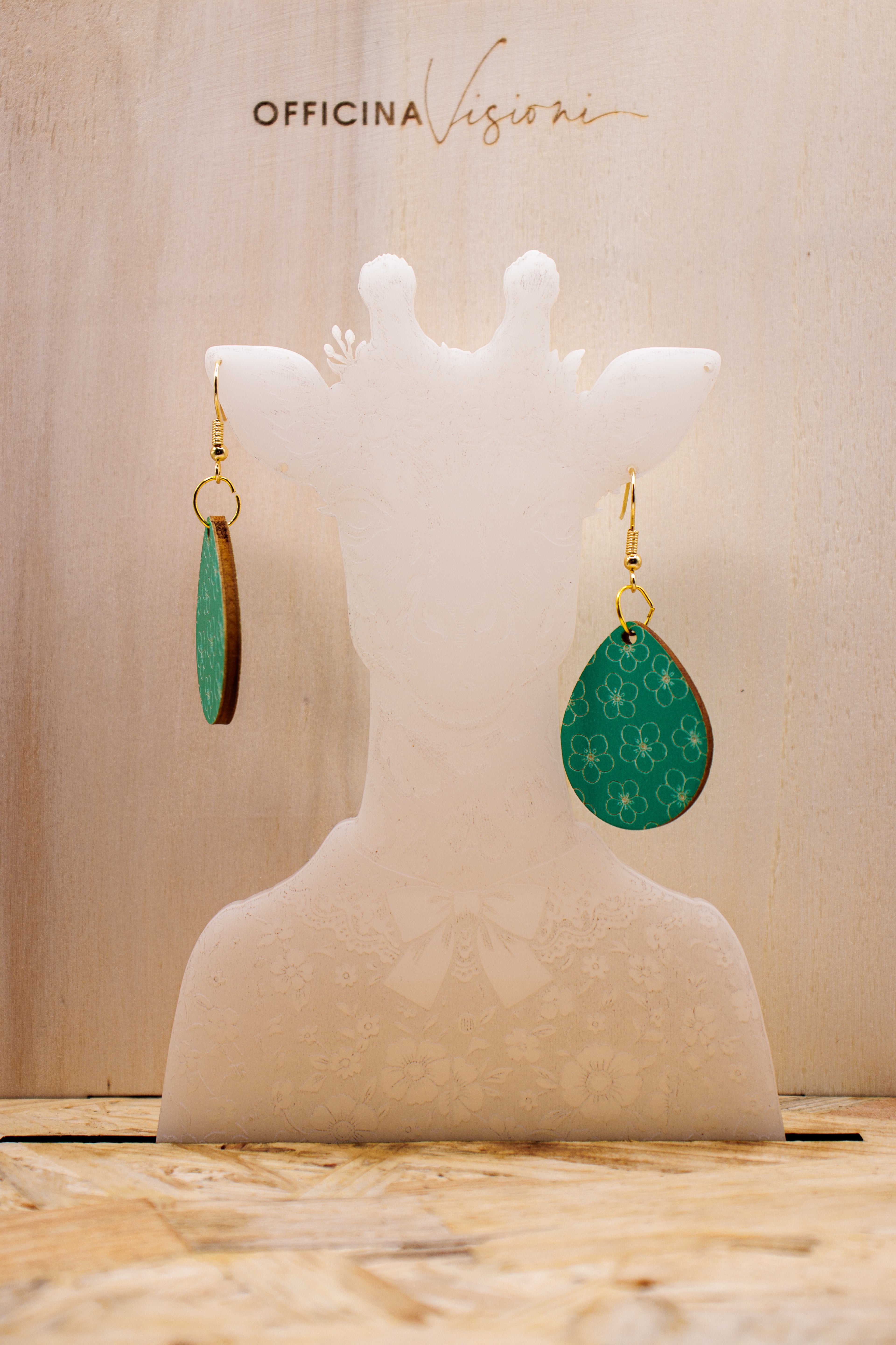 FLOWER WOOD DROP - Orecchini pendenti in legno laminato inciso