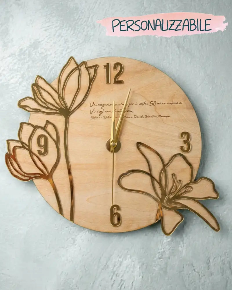 Orologio da parete personalizzato in legno con dedica e dettagli in plexiglass