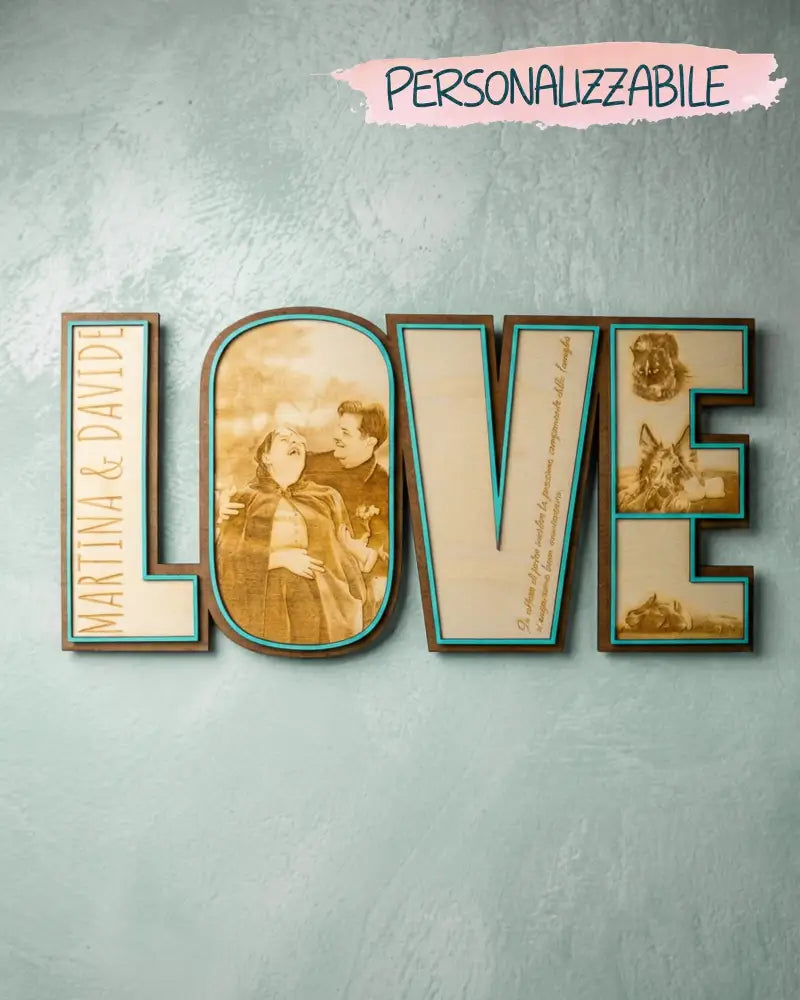 Quadretto LOVE personalizzato con foto incisa, realizzato in MDF scuro, legno balsa e bordo laminato color turchese, artigianale e su misura.