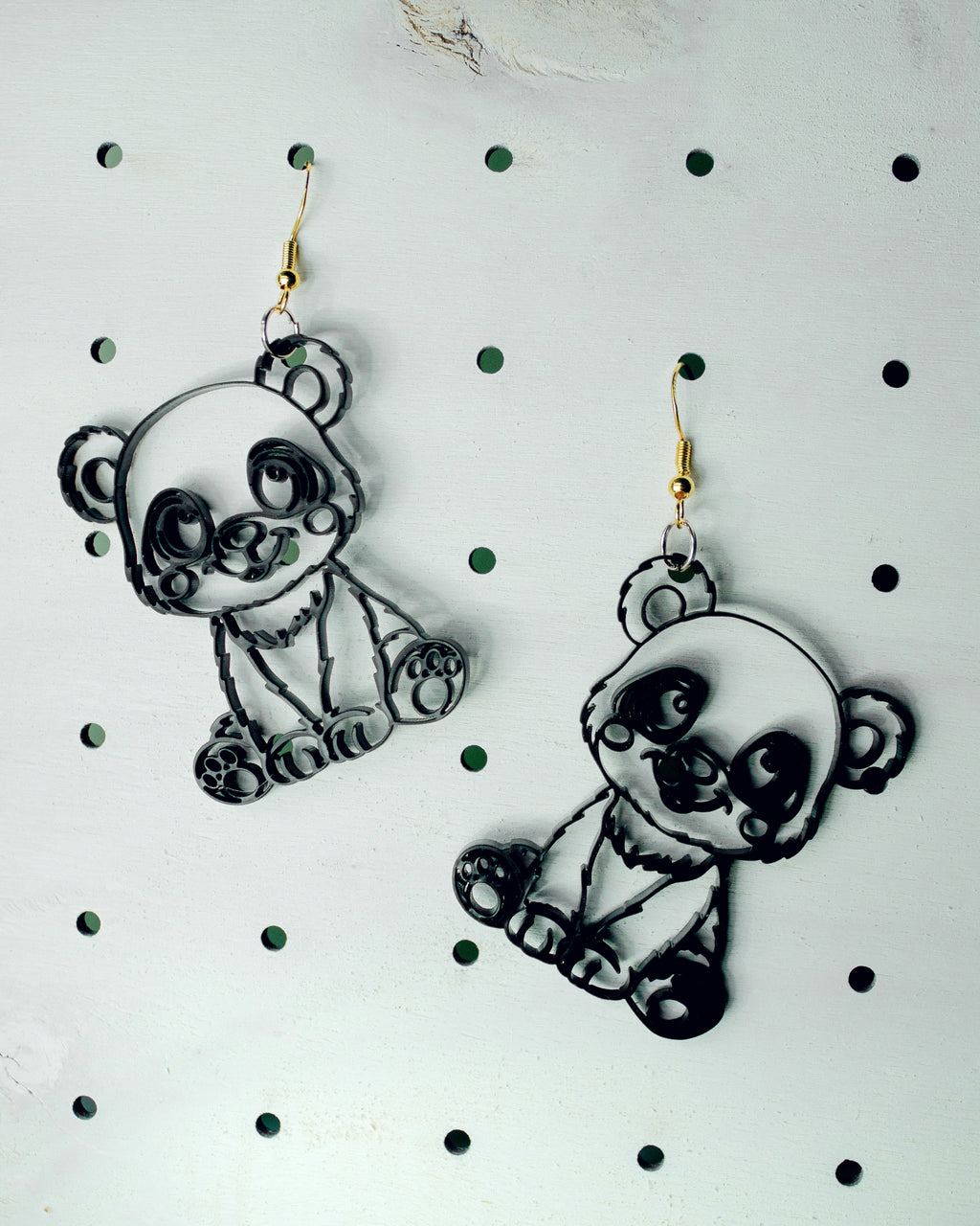 Orecchini panda in plexiglass con gancio in argento 925 placcato oro, gioielli artigianali originali