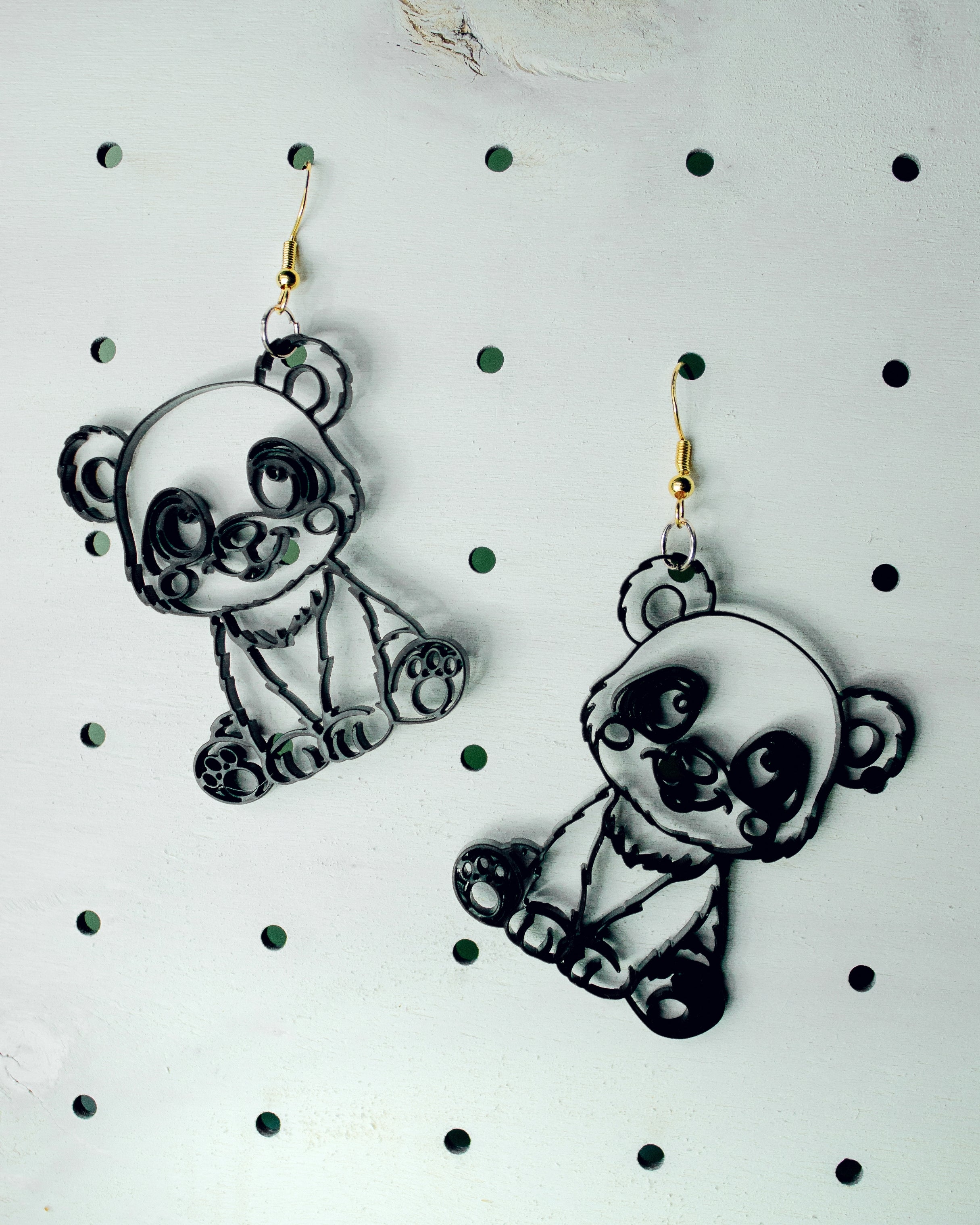 Orecchini panda in plexiglass con gancio in argento 925 placcato oro, gioielli artigianali originali