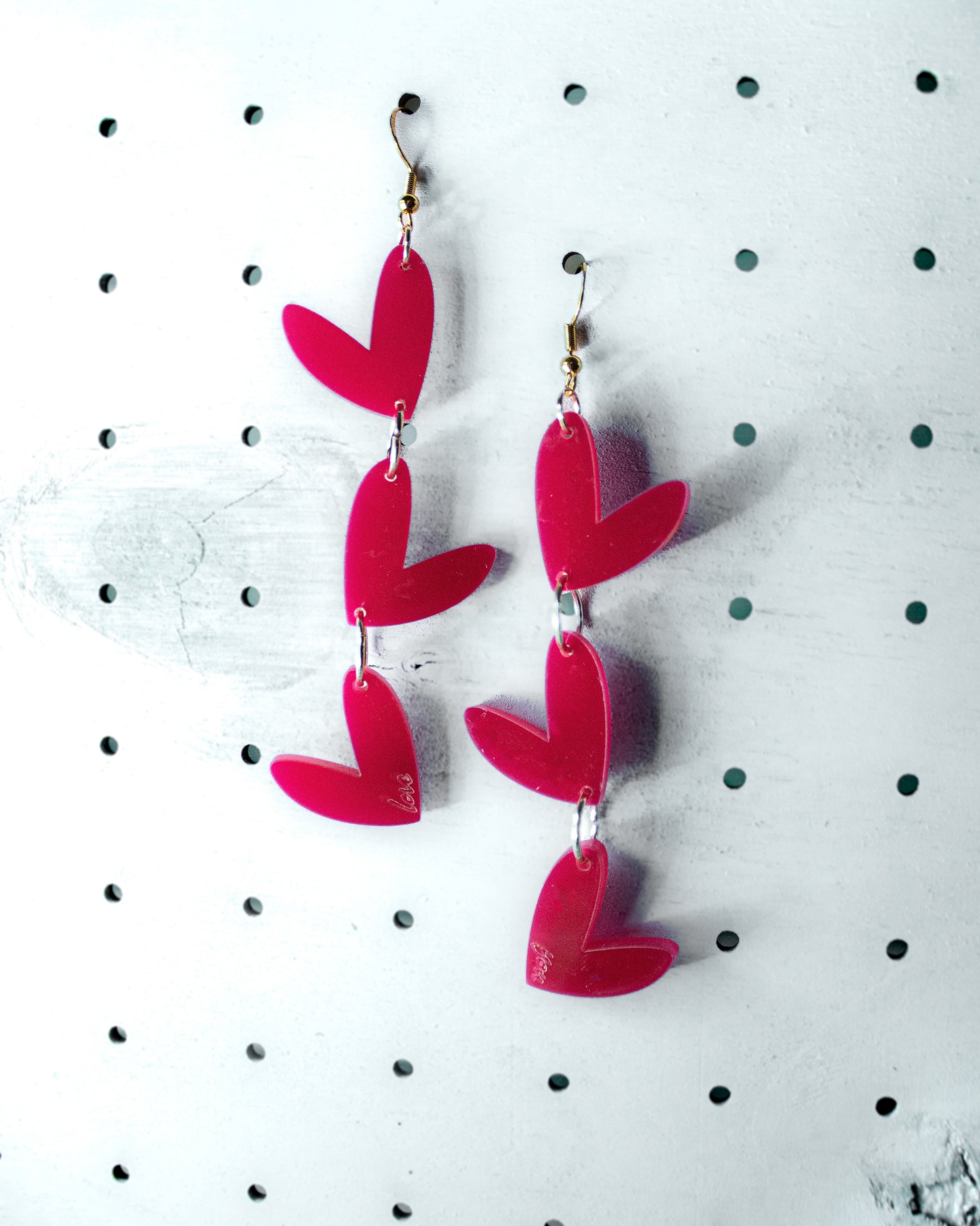 Orecchini pendenti in plexiglass a forma di cuore con gancio in argento 925 placcato oro