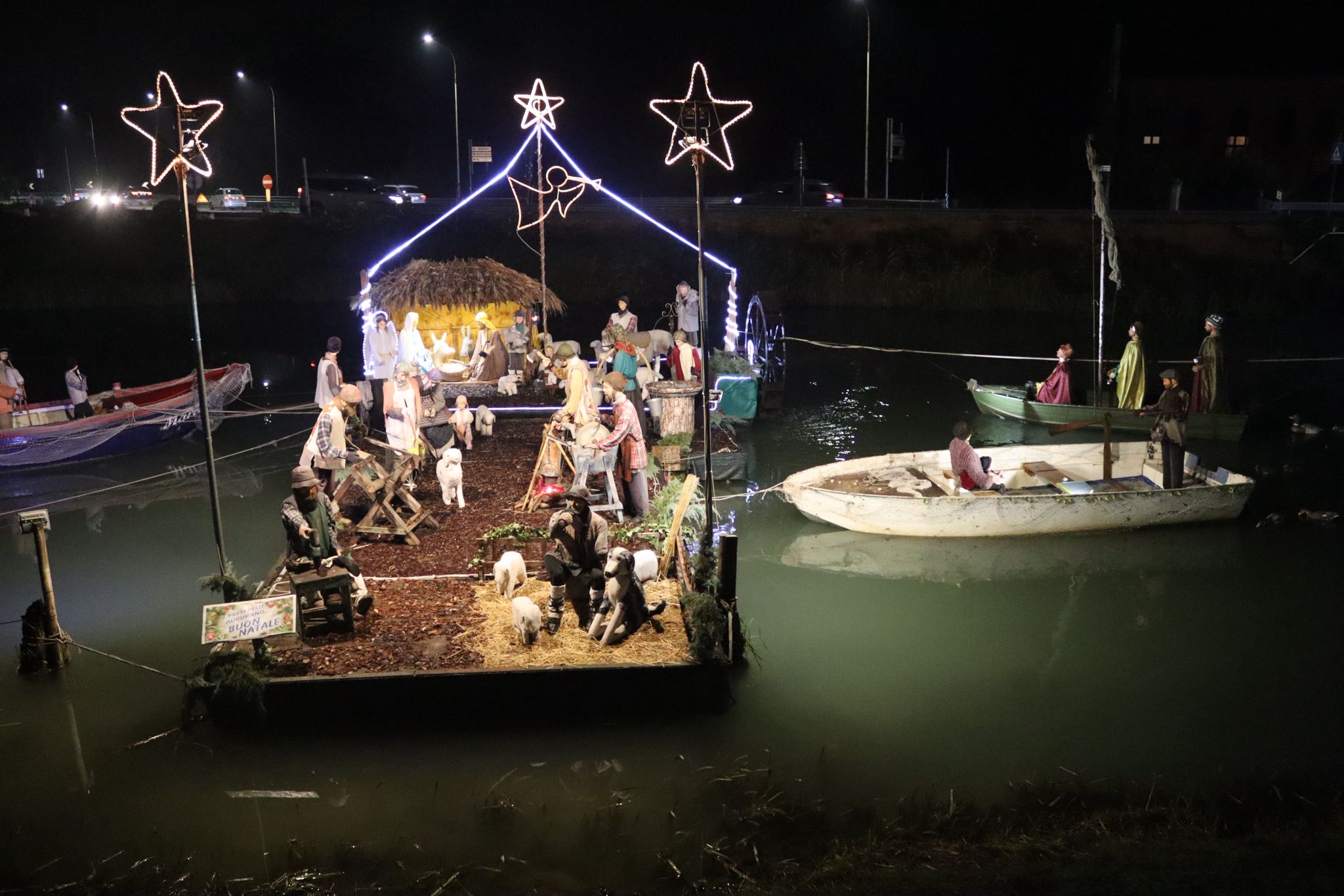 Piastrella artistica incisa al laser raffigurante il Presepe sull’Acqua di Battaglia Terme con base in legno