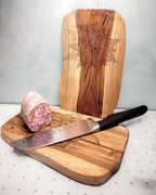 Tagliere in legno con mandala inciso, accessorio artigianale per tavola e cucina dal design zen